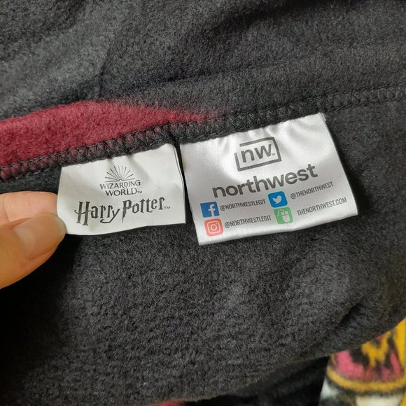 The Wizarding World Harry Potter Gryffindor Robe Fleece Blanket with Sleeves - Picture 8 of 17